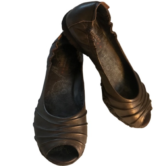 Skechers Shoes - Sketchers open toe flats